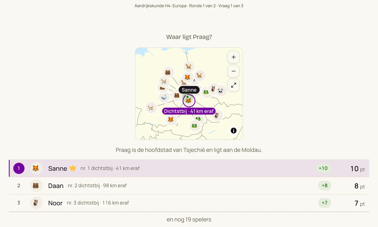 Een kaart van Europa op het digibord met de antwoorden van de klas rond Praag